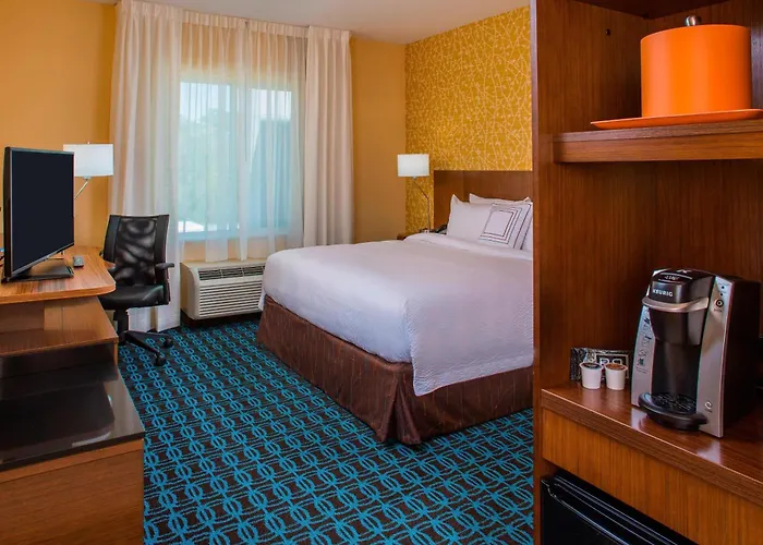 Fairfield by Marriott Cut Off-Galliano
